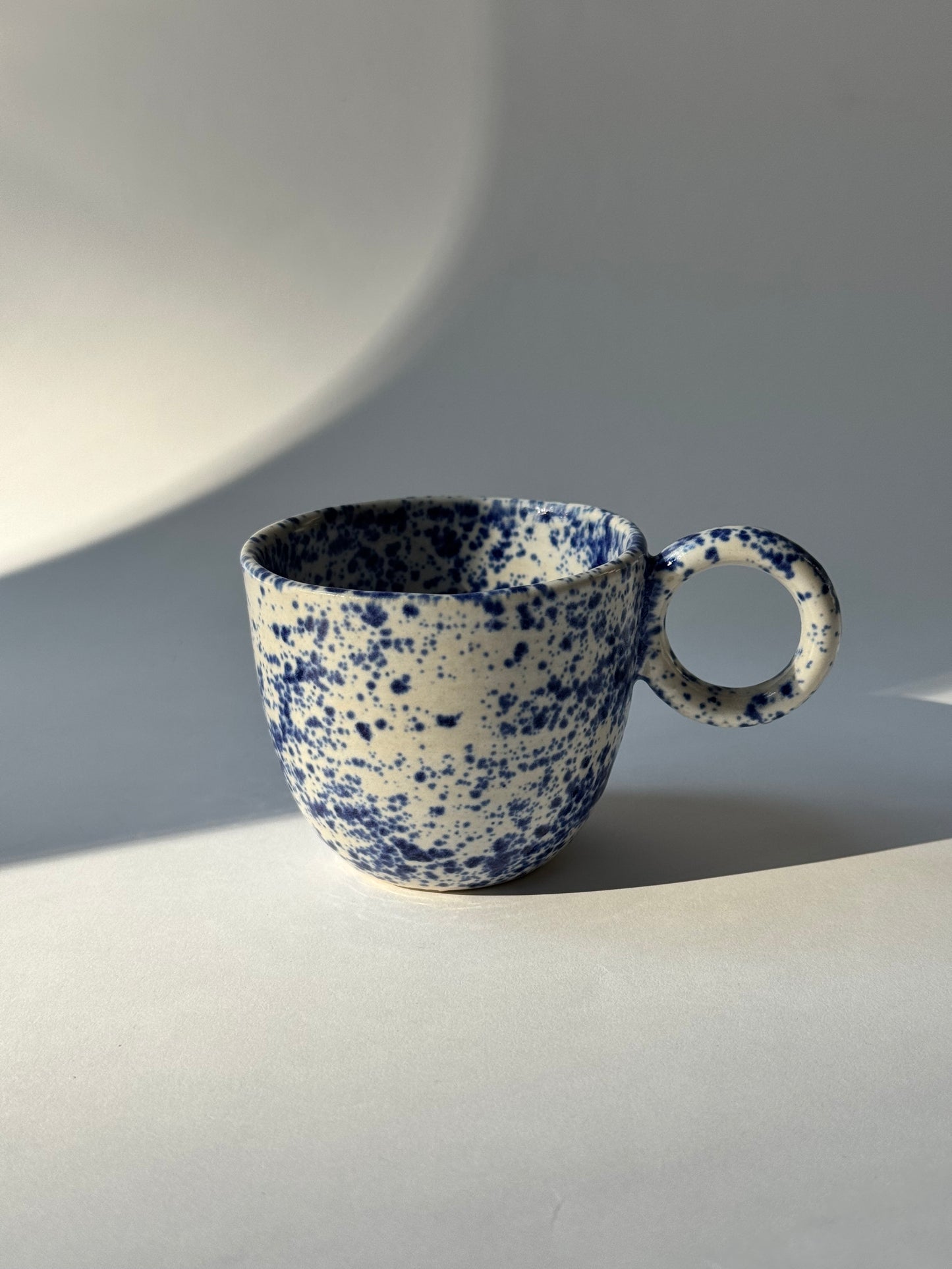 Niebieski okrągły piegus