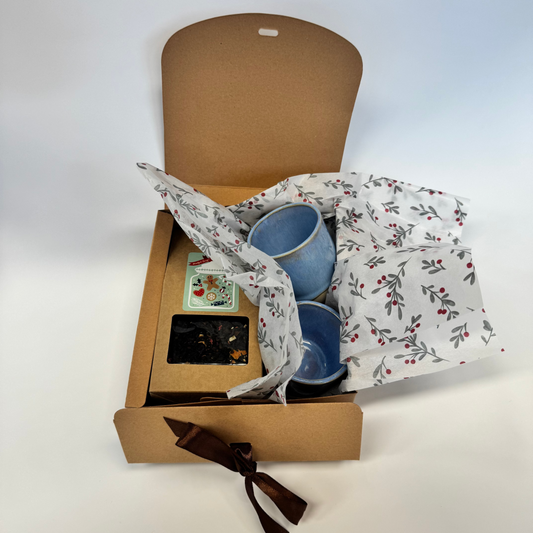 Zestaw prezentowy z niebieskimi czarkami