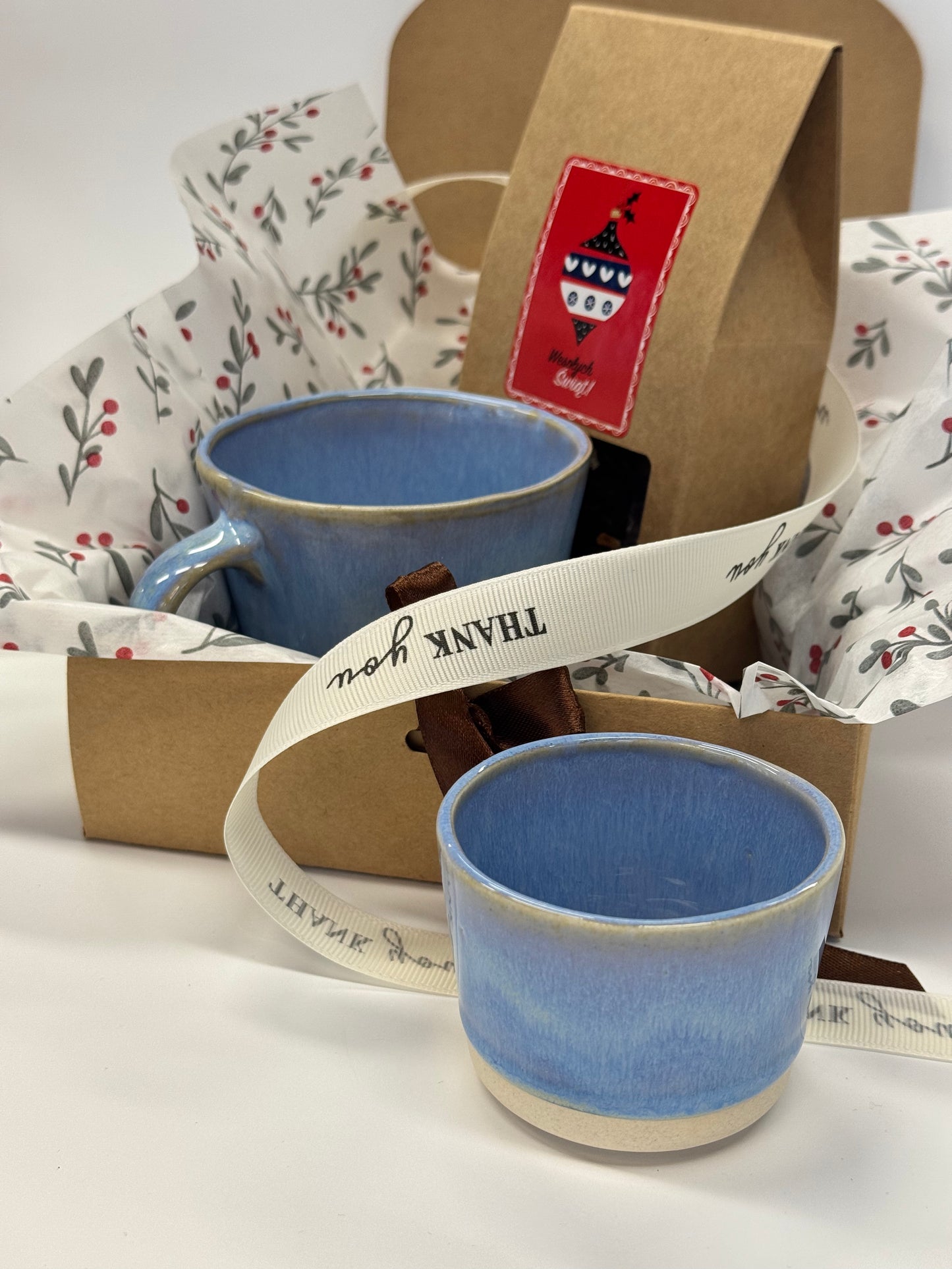 Zestaw świąteczny z niebieskimi kubeczkami